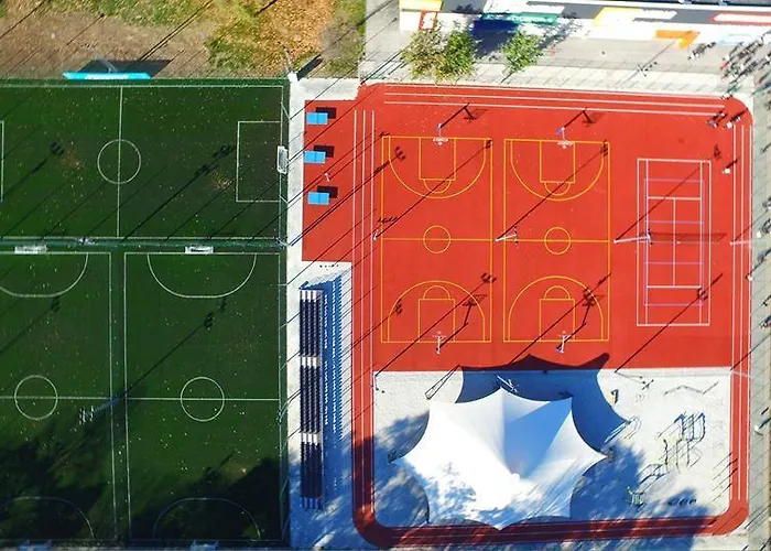 младежки център *