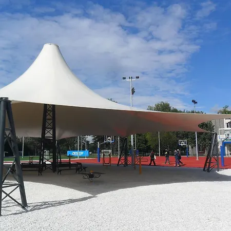 假日公园 Youth Centre *