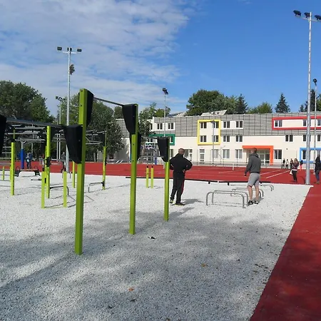 Youth Centre 홀리데이파크 *