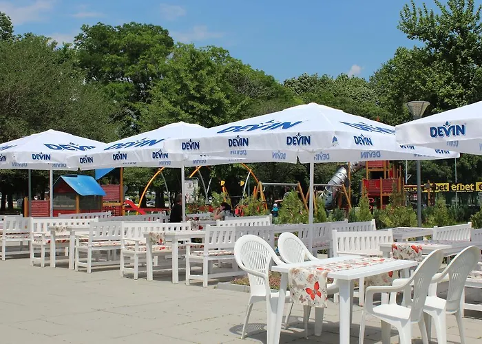 Üdülőpark Youth Centre